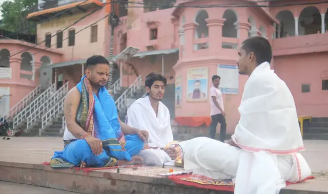 फल्गु घाट, गया पर पिंडदान