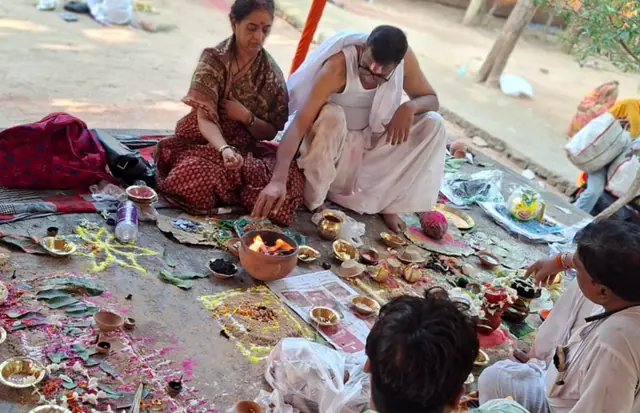 गया में त्रिपिंडी श्राद्ध — विधि के बीच हवन
